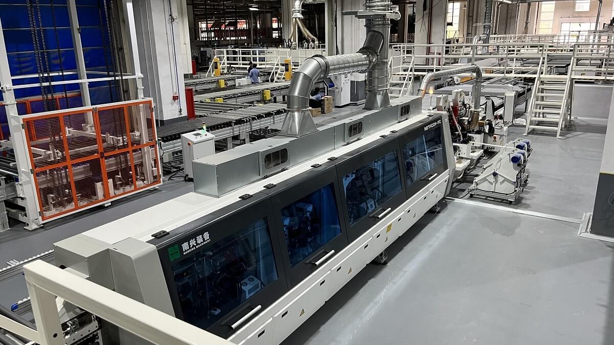 NB7PCGM-PC. Высокоскоростной кромкооблицовочный станок на ремне